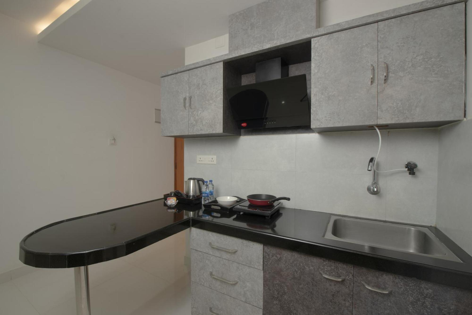 Manipal Atalia Service Apartments Esterno foto